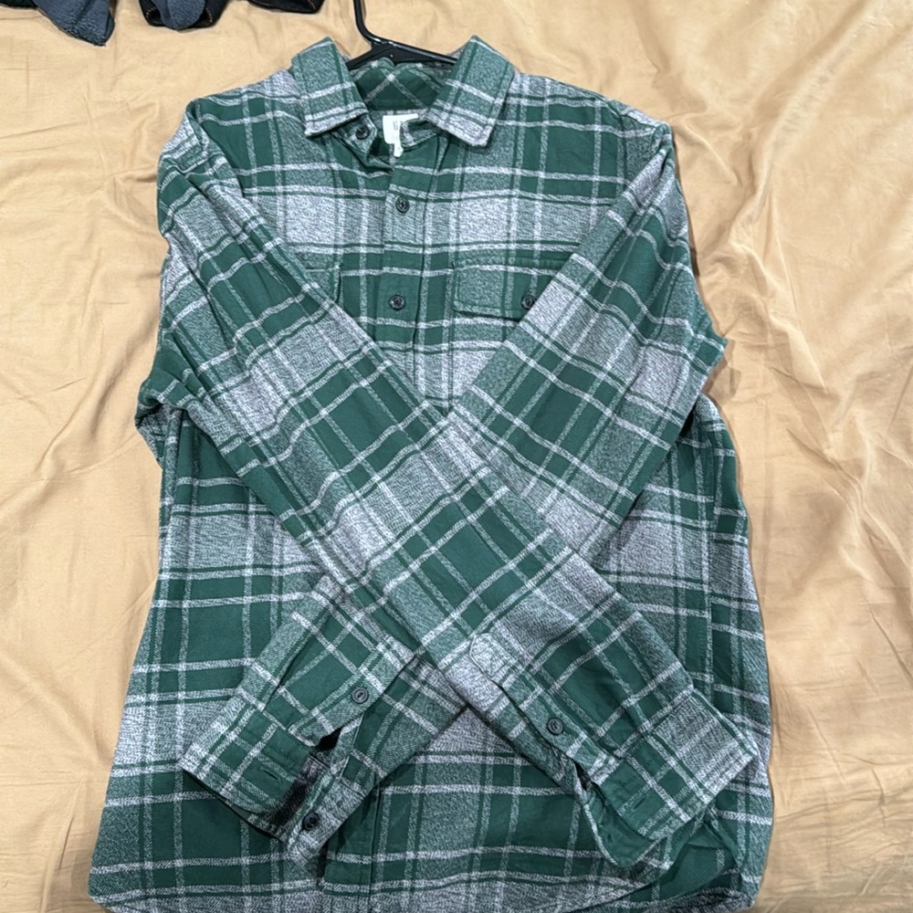 GAP medium green flannel
